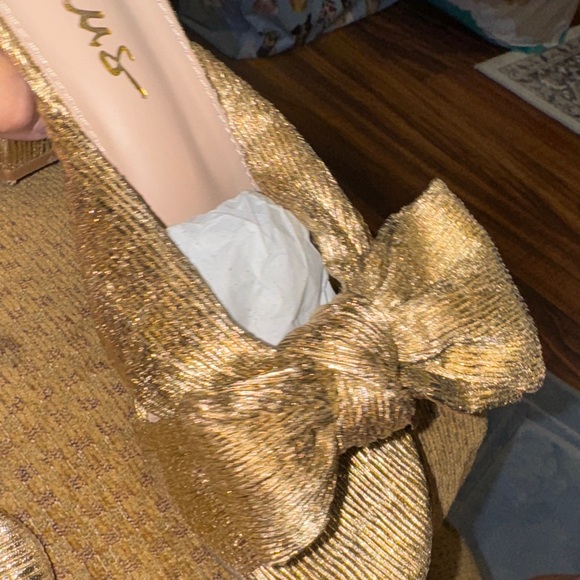 Lulu's Metallic Gold Bow Mules - Picture 4 of 5
